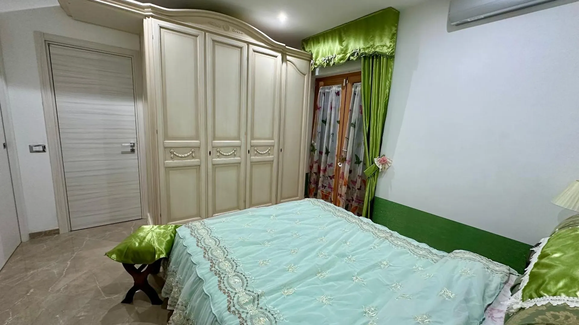 Susy Home Neapel Italien